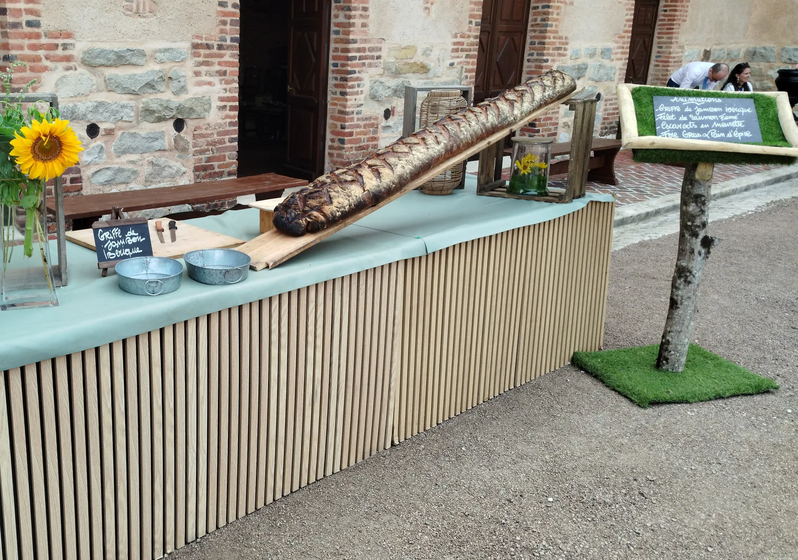Pain géant au buffet